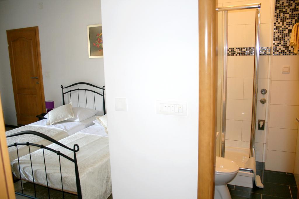 Rooms And Apartments Emily Split Bagian luar foto